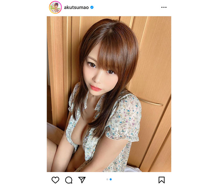 阿久津真央、ハイアングルで見下ろす美乳ライン！