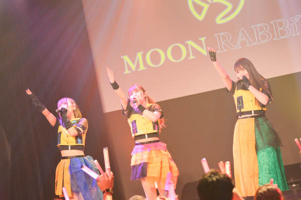 【ライブレポート】国内とアジアで大人気！ロック系アイドルMOONRABBiTS・北野真衣の生誕祭が開催！