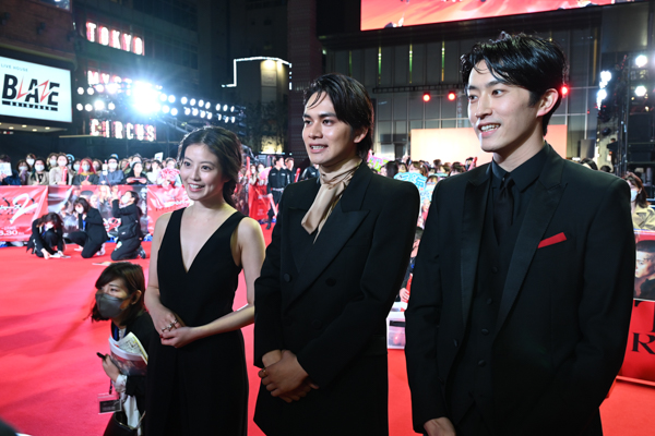 北村匠海、山田裕貴、今田美桜ら『東京リベンジャーズ』が、歌舞伎町タワーに集結