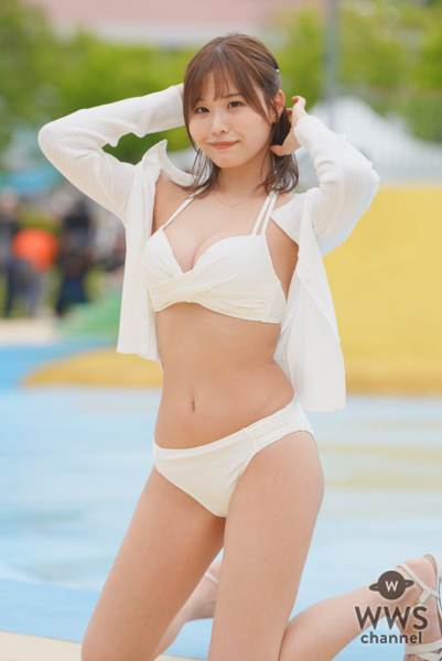 【写真特集】本郷愛、王道白ビキニで魅せる美くびれライン＜近代麻雀水着祭2023＞