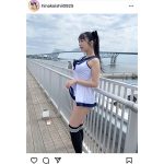 石井ひなこ（スポポポポニー）、太もも大胆見せのミニワンピで釘付け！