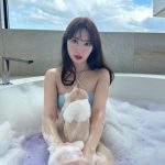 小嶋陽菜、6年ぶりのグラビアで泡風呂＆ランジェリー大胆披露！