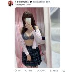 コスプレイヤー・くろうさぎ、脱ぎかけJKコスプレで美谷間全開！