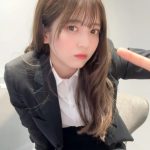 黒嵜菜々子（Peel the Apple）、太ももチラ見せ新入社員風スーツ姿に大興奮！