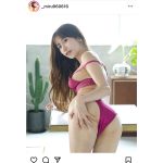 名取くるみ、美尻をぎゅっと鷲掴み！無防備バックショットで悩殺