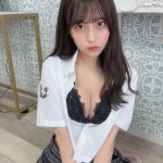 竹内星菜、制服シャツからセクシーランジェリーのぞかせ