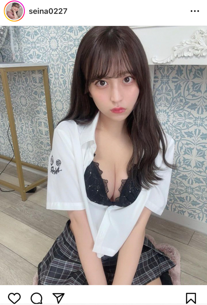 竹内星菜、制服シャツからセクシーランジェリーのぞかせ