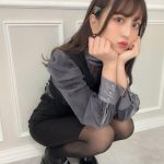 竹内星菜、透け感タイツから大胆パンチラ