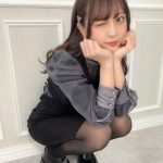 竹内星菜、透け感タイツから大胆パンチラ