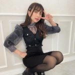 竹内星菜、透け感タイツから大胆パンチラ