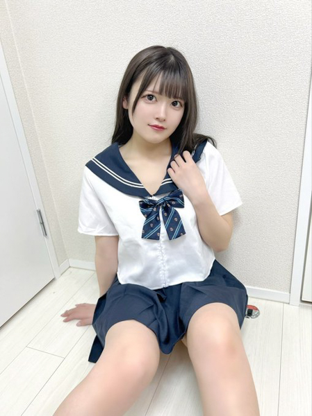 天使さな（SAI 2Rium）、チラ見せランジェリーがセクシーな脱ぎかけセーラー服で「これがこう」