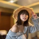 HKT48・田中美久、麦わら帽子で夏先取り！プク顔ショットでセクシーに肩出し
