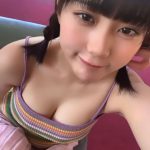 HKT48・田中美久、凝視必須なハイアン自撮りでふっくらバストちらり