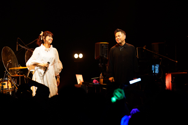 【ライブレポート】宇徳敬子、ソロデビュー30周年とバースデーを記念したアニバーサリーライヴで声出し解禁