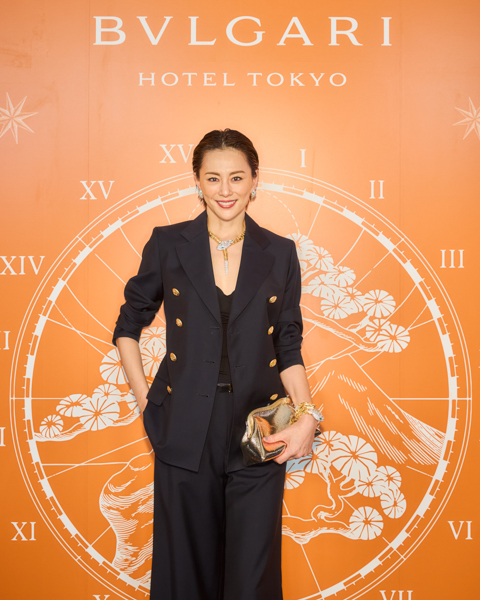 米倉涼子、全身黒のカジュアルコーデを披露！「ブルガリホテル東京」オープニングパーティーに出席