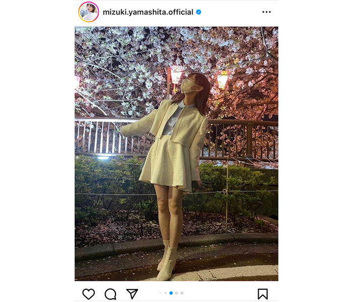 乃木坂46・山下美月、美脚見せのミニスカコーデで気分は夜桜デート