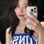 宮脇咲良、舌出し自撮りショット公開「挑発的」な表情にファン熱狂