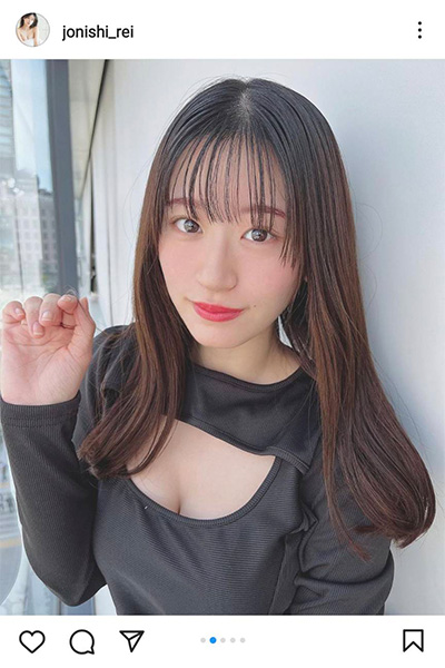 NMB48・上西怜、ピッタリ黒ワンピで美脚がチラリ「めっちゃんこステキ」「可愛すぎだろ」とファン歓喜