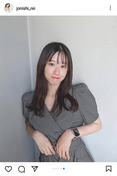 NMB48・上西怜、ピッタリ黒ワンピで美脚がチラリ「めっちゃんこステキ」「可愛すぎだろ」とファン歓喜