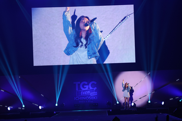 【写真特集】AYANE、美脚見せ衣装で伸びゆく歌声を届ける！＜TGC teen ICHINOSEKI 2023＞