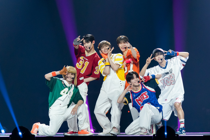 【写真特集】「KCON 」初登場のDXTEEN、ポップな衣装で初々しいパフォーマンス！＜KCON JAPAN 2023＞