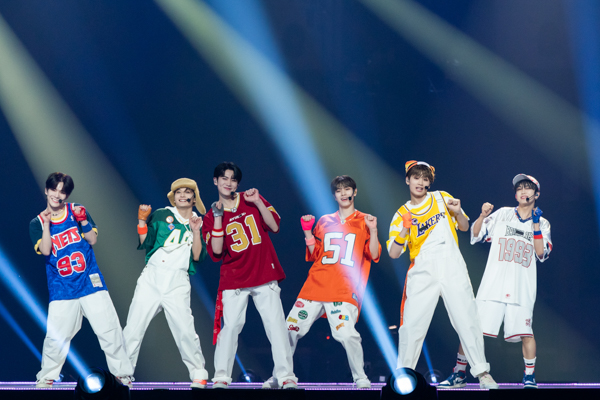 【写真特集】「KCON 」初登場のDXTEEN、ポップな衣装で初々しいパフォーマンス！＜KCON JAPAN 2023＞