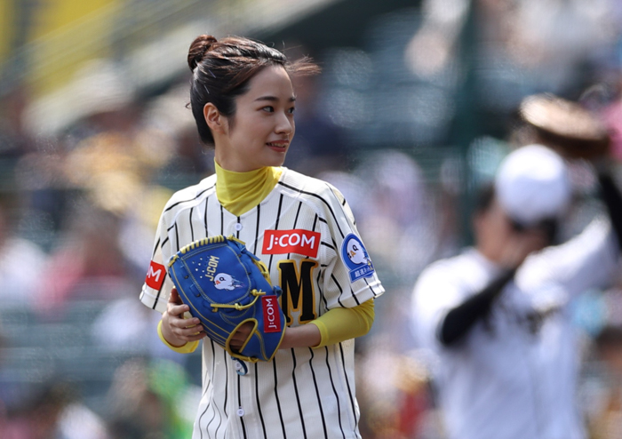 藤間爽子、甲子園球場で初の始球式に挑戦