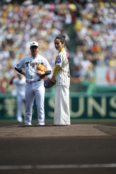藤間爽子、甲子園球場で初の始球式に挑戦