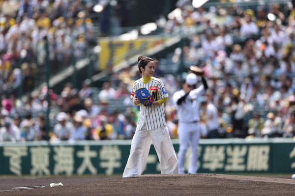 藤間爽子、甲子園球場で初の始球式に挑戦