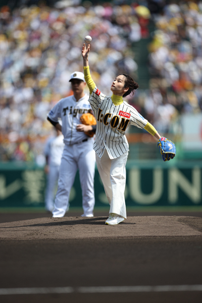 藤間爽子、甲子園球場で初の始球式に挑戦