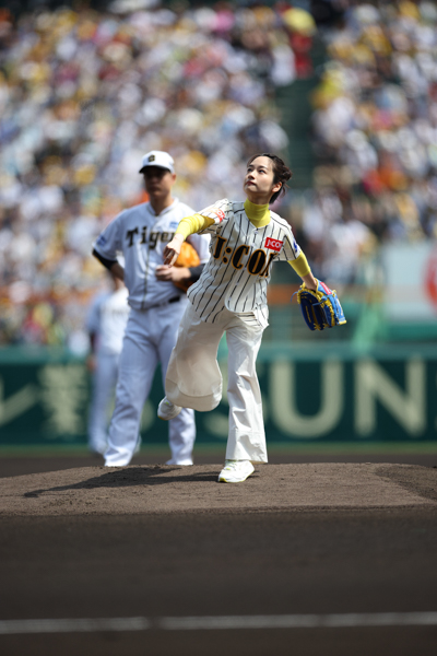 藤間爽子、甲子園球場で初の始球式に挑戦