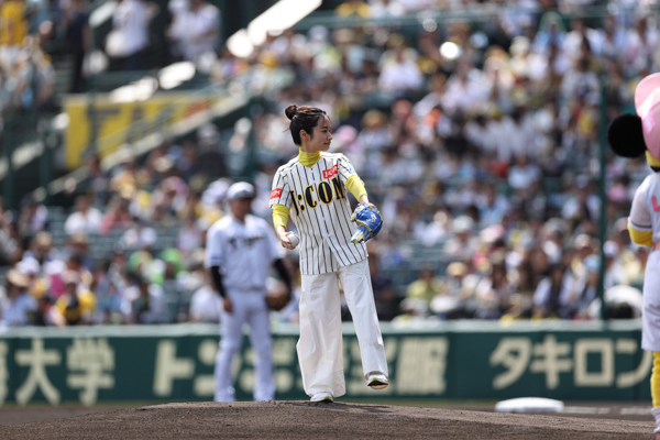 藤間爽子、甲子園球場で初の始球式に挑戦