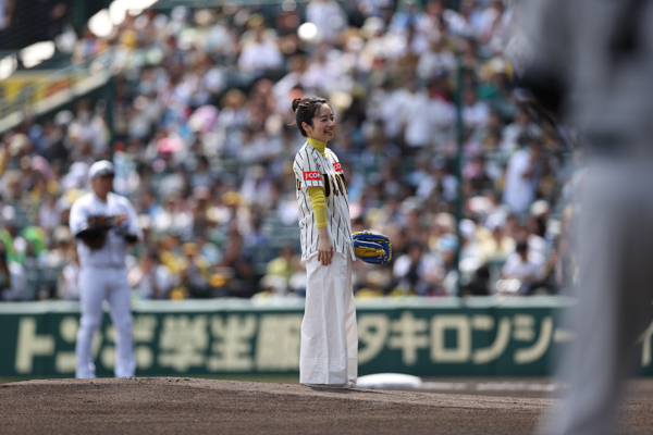 藤間爽子、甲子園球場で初の始球式に挑戦