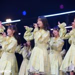 日向坂46、黄色の新衣装でライブパフォーマンス！＜DreamHack Japan 2023＞