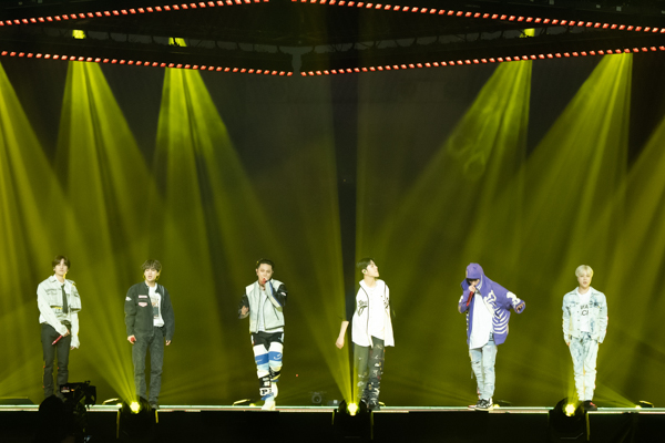 【写真特集】iKON、カジュアルなファッションで魅せるパワフルなパフォーマンス！＜KCON JAPAN 2023＞