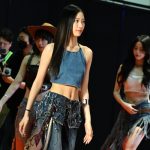 【写真特集】LE SSERAFIM、お腹チラリのウエスタン衣装でヘルシースタイル披露＜KCON JAPAN 2023＞