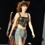 【写真特集】LE SSERAFIM、お腹チラリのウエスタン衣装でヘルシースタイル披露＜KCON JAPAN 2023＞