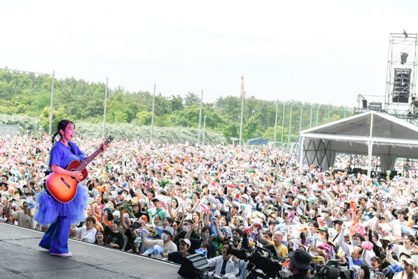 miwaが最終日のSKY STAGEに出演！伸びやかな歌声を届ける＜JAPAN JAM 2023＞