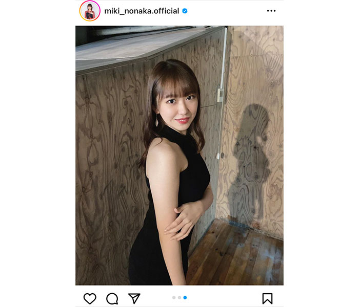 モー娘。野中美希、ノースリ肩出しのタイトワンピースをセクシーに着こなし！