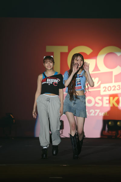 ねお＆野咲美優、姉妹揃ってランウェイに登場！＜TGC teen ICHINOSEKI 2023＞