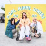 のん、捻挫で椅子に座りながらも大熱唱！