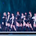 TWICE、セクシーな美脚見せ衣装で5度目のワールドツアー日本公演を大阪からスタート！