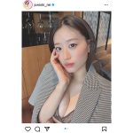 NMB48・上西怜、男装の羽織ジャケットから美谷間チラリ