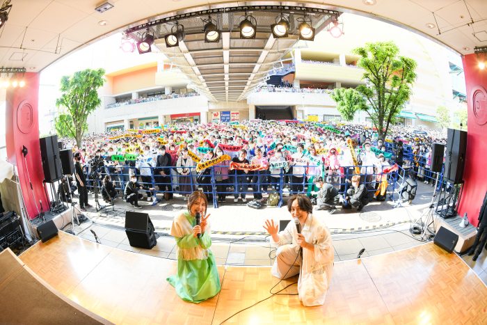 いきものがかり、吉岡聖恵と水野良樹の2人で行ったフリーライブのアーカイヴ映像が公開