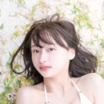 日向坂46・影山優佳、砂浜に寝転び透明肌を届ける！