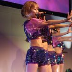 【動画】TiiiMOがギガソニで美ボディ際立つヘソ出し衣装でキレキレパフォーマンス！