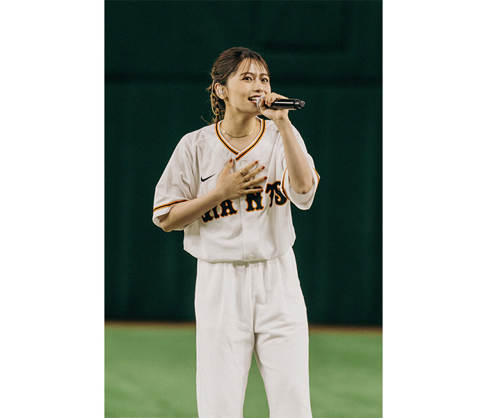 足立佳奈、読売ジャイアンツのイベントで圧巻の歌声を披露！