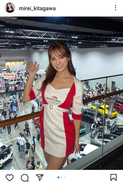 レースクイーン・北川美麗、デコルテ美しい紅白のコスチューム姿でファンを魅了！