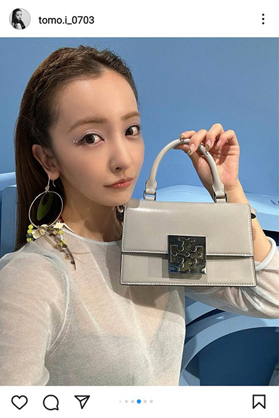 板野友美、有名ブランド『Tory Burch』のポップアップストアに登場！「人魚みたいでステキ！」「全ておしゃれ」とファン歓喜