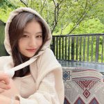 出口夏希、森林浴で太ももチラリ「可愛すぎ」「ドキドキが止まらん」とファン歓喜